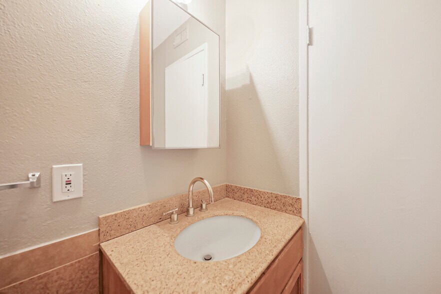 More Photos Of 69180 Victoria Dr, Cathedral City Apartments For Sale