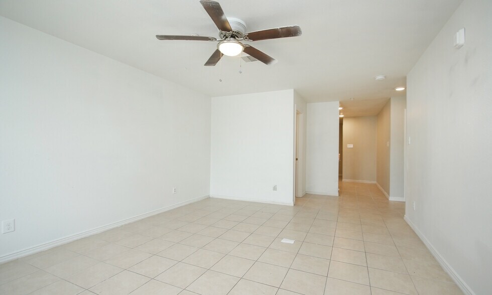 More Photos Of 1318 Avenue A, South Houston Apartments For Sale