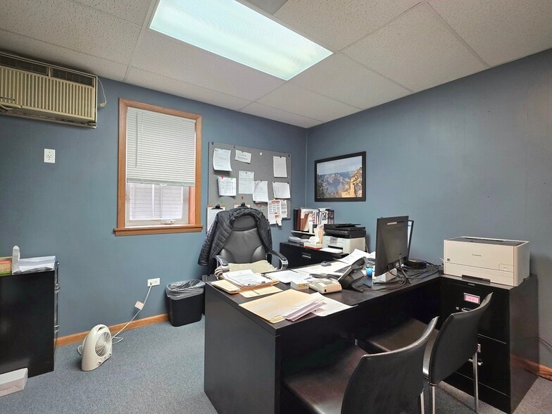 More Photos Of 14440 W Edison Dr, New Lenox Manufacturing For Sale