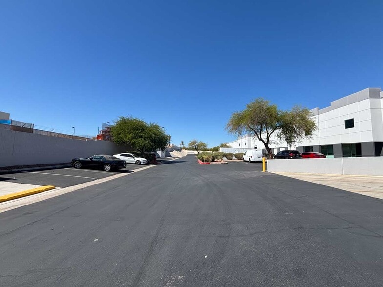 More Photos Of 4701 Cameron St, Las Vegas Warehouse For Lease