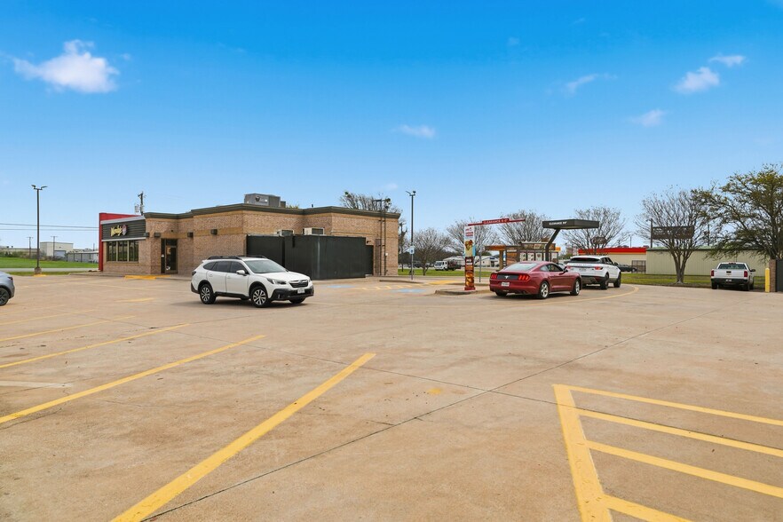 More Photos Of 1417 Hewitt Dr, Woodway Fast Food For Sale