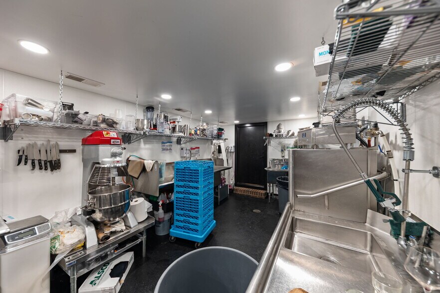 More Photos Of 38 Chinquapin Rd, Pinehurst Restaurant For Sale