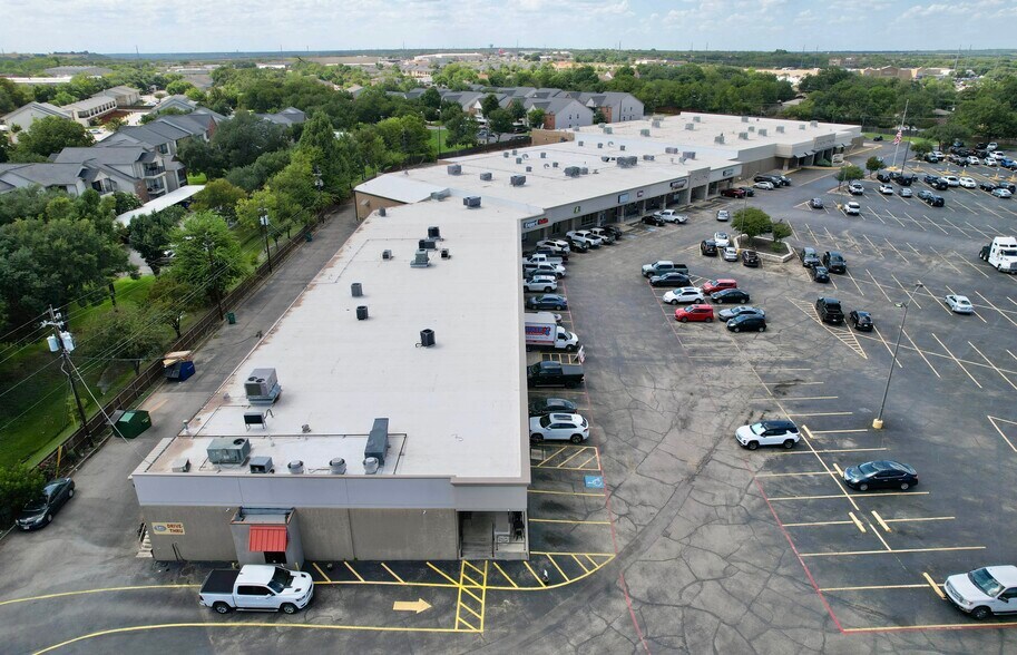 More Photos Of 2100 N Main St, Belton Restaurant For Lease