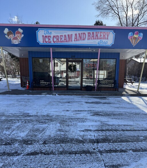 Primary Photo Of 1319 Birch St, Eau Claire Freestanding For Sale