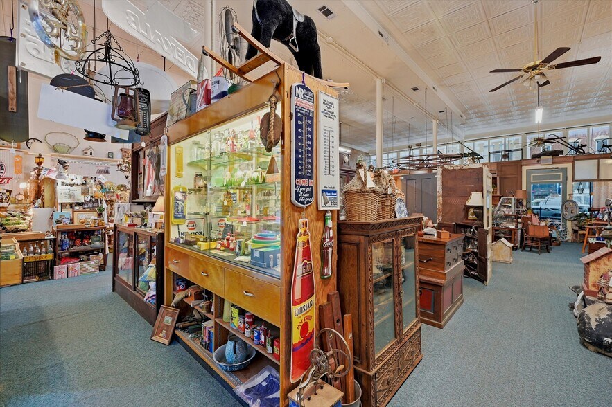 More Photos Of 321 N Main St, Bonham General Retail For Sale