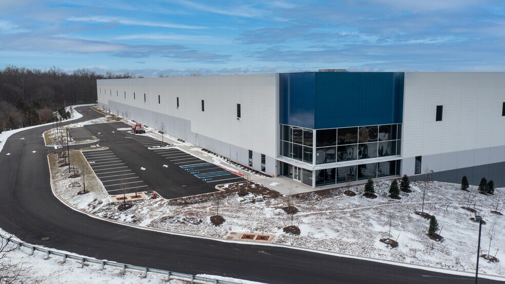 More Photos Of 10 Normandy Dr, Piscataway Distribution For Lease