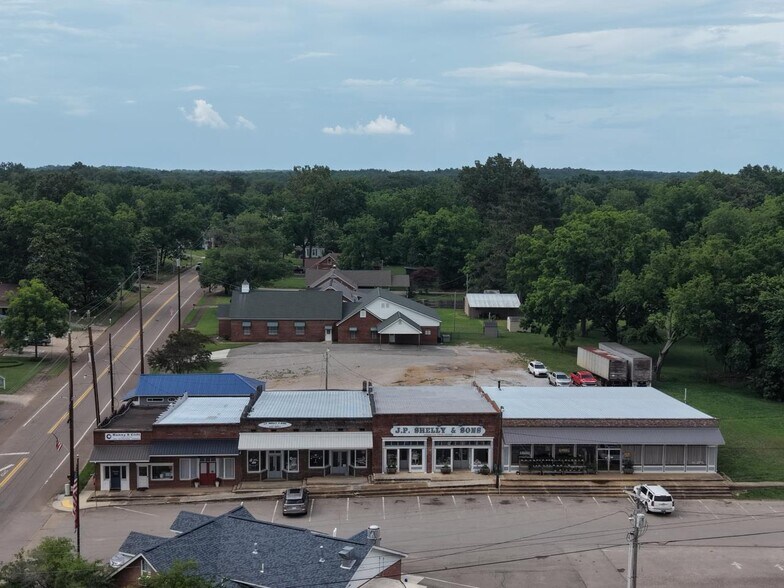 More Photos Of 114 Dogwood Ave, Middleton Auto Repair For Sale