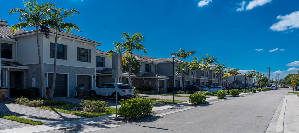 More Photos Of 155 SE 5th Ct, Deerfield Beach Apartments For Sale