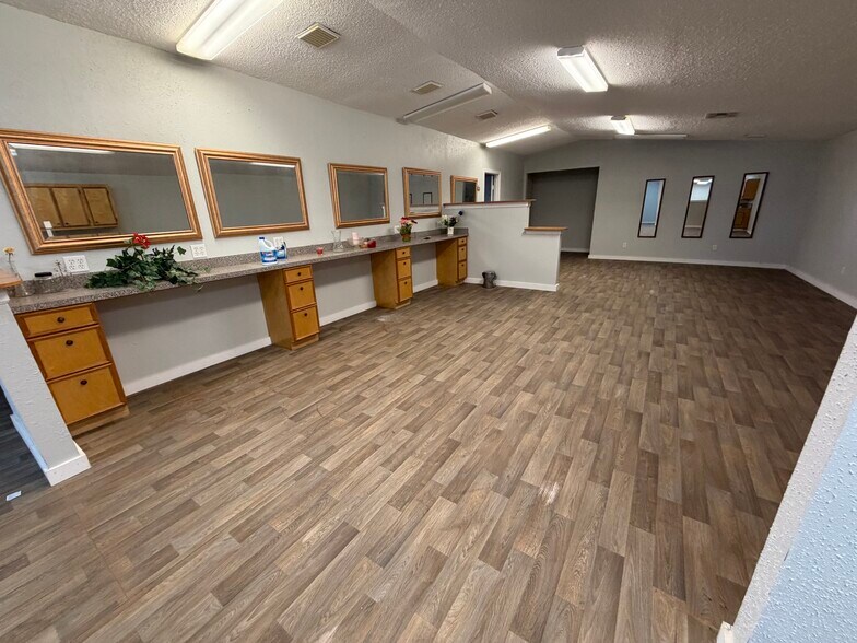 More Photos Of 111 County Road 227, East Bernard Freestanding For Lease