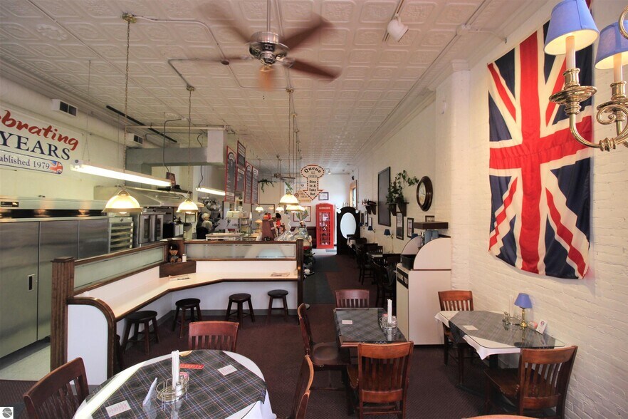 More Photos Of 129 S Union St, Traverse City Storefront Retail Office For Lease