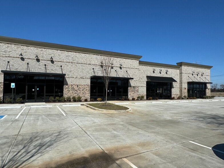 More Photos Of 2121 NW Broad St, Murfreesboro Storefront Retail Office For Lease