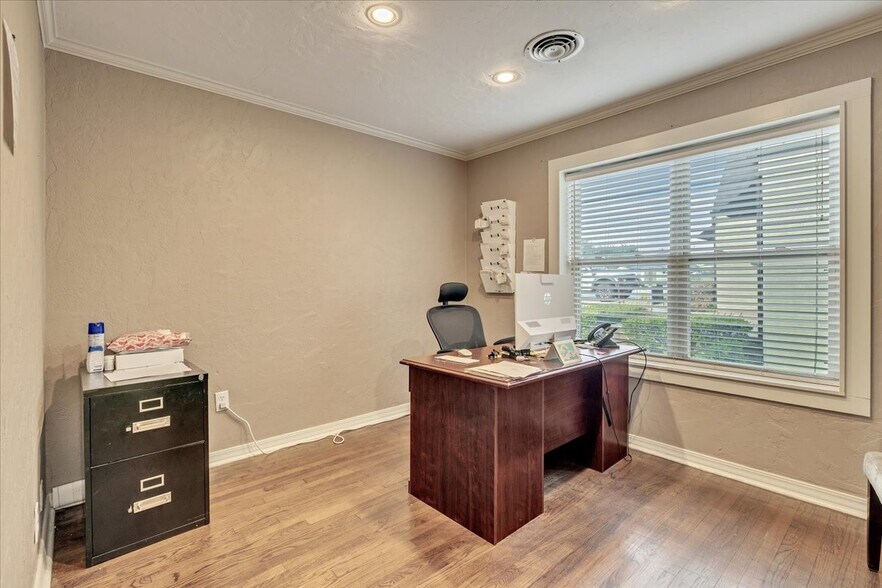 More Photos Of 1220 NW 50th St, Oklahoma City Office For Sale
