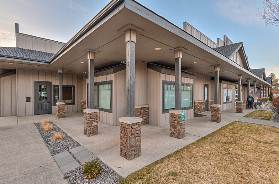 More Photos Of 64670 Strickler Ave, Bend Storefront For Sale