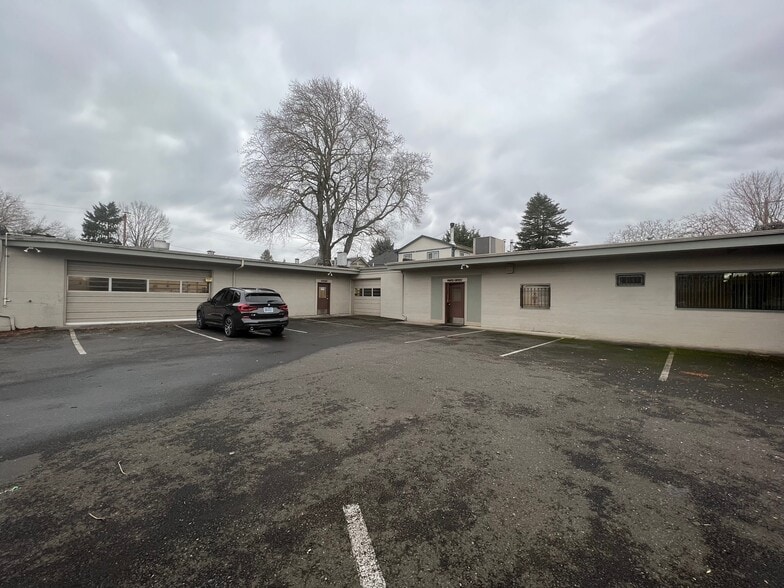 More Photos Of 2304 N Killingsworth St, Portland Warehouse For Sale