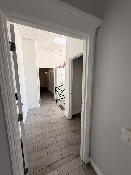 More Photos Of 566 W Lancaster Blvd, Lancaster Office For Sale