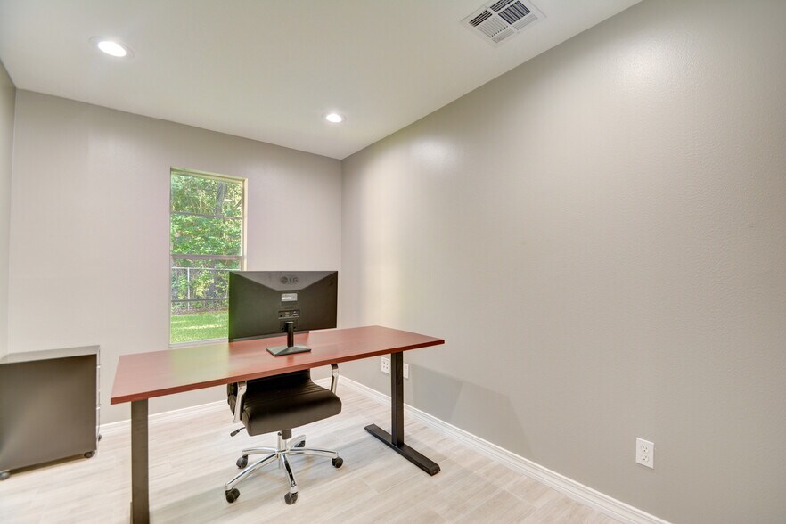 More Photos Of 26615 Oak Ridge Dr, The Woodlands Office For Lease