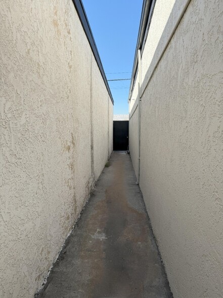 More Photos Of 1496 Harbor Ave, Long Beach Warehouse For Sale