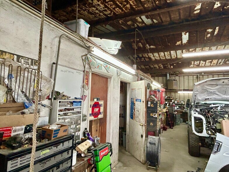More Photos Of 16260 NW US Highway 441, Alachua Auto Repair For Sale