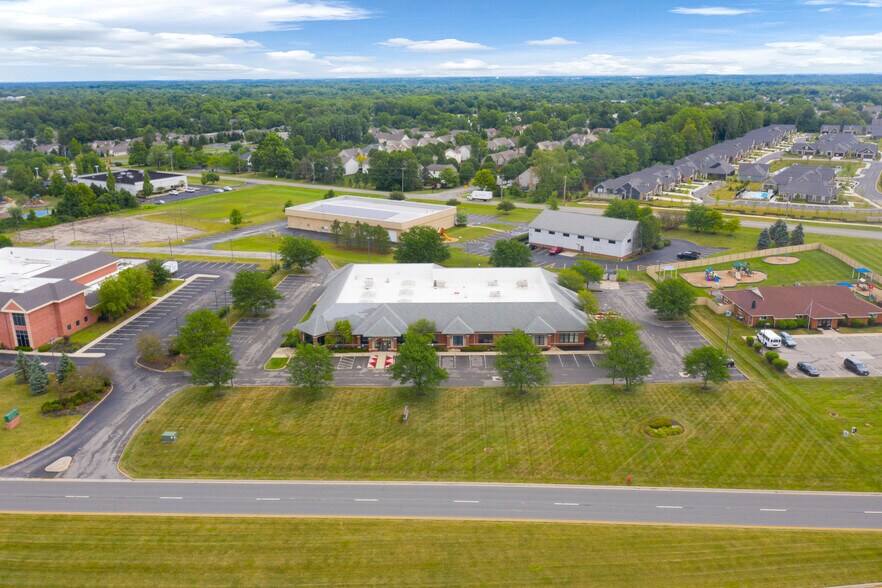 More Photos Of 10567 Sawmill Pky, Powell Office For Lease