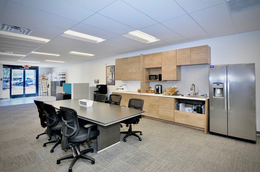 More Photos Of 9520 Padgett St, San Diego Light Manufacturing For Lease