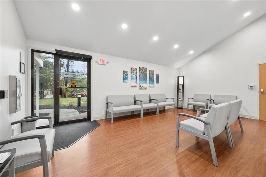 More Photos Of 762 US HIGHWAY 202/206, Bridgewater Medical For Lease