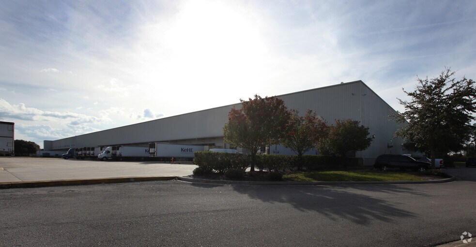 More Photos Of 4055 Deerpark Blvd S, Elkton Warehouse For Lease