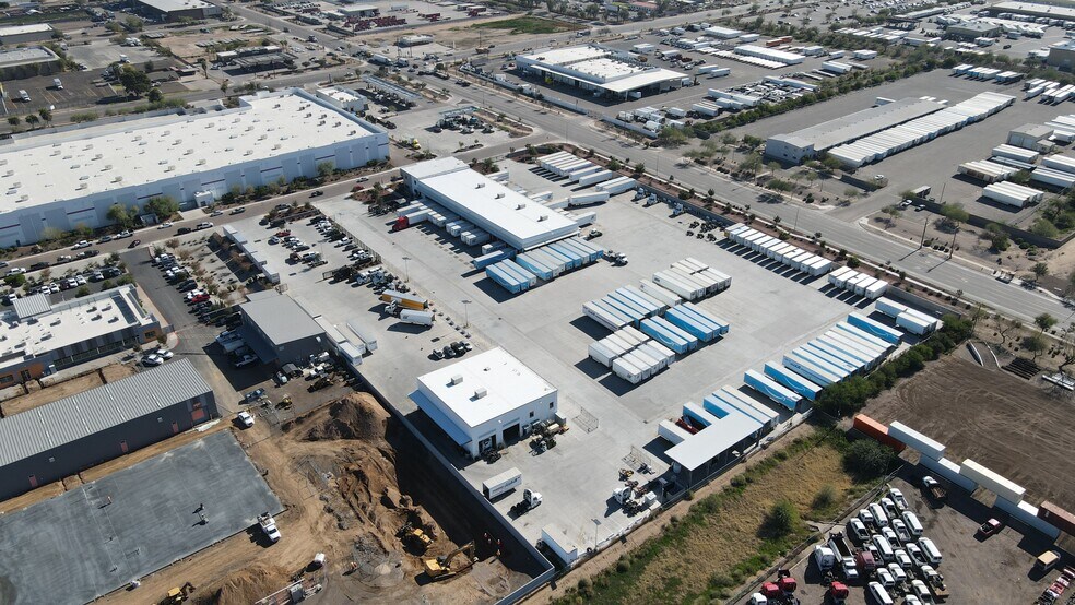 More Photos Of 2700 S 52nd Ave, Phoenix Truck Terminal For Lease