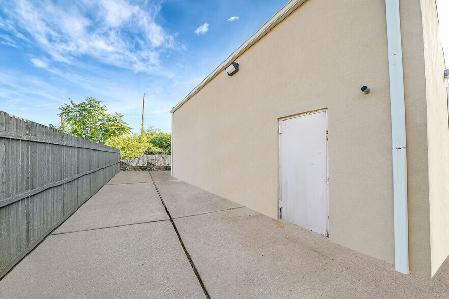 More Photos Of 93 N Clinton Ave, Bay Shore Warehouse For Sale