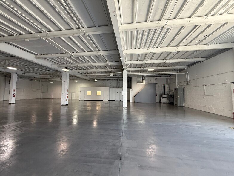 More Photos Of 2566 Borough Pl, Woodside General Retail For Lease