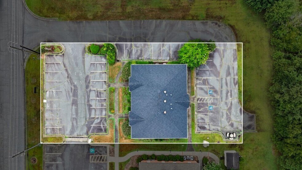 More Photos Of 883 Commerce Dr SW, Conyers Office For Lease