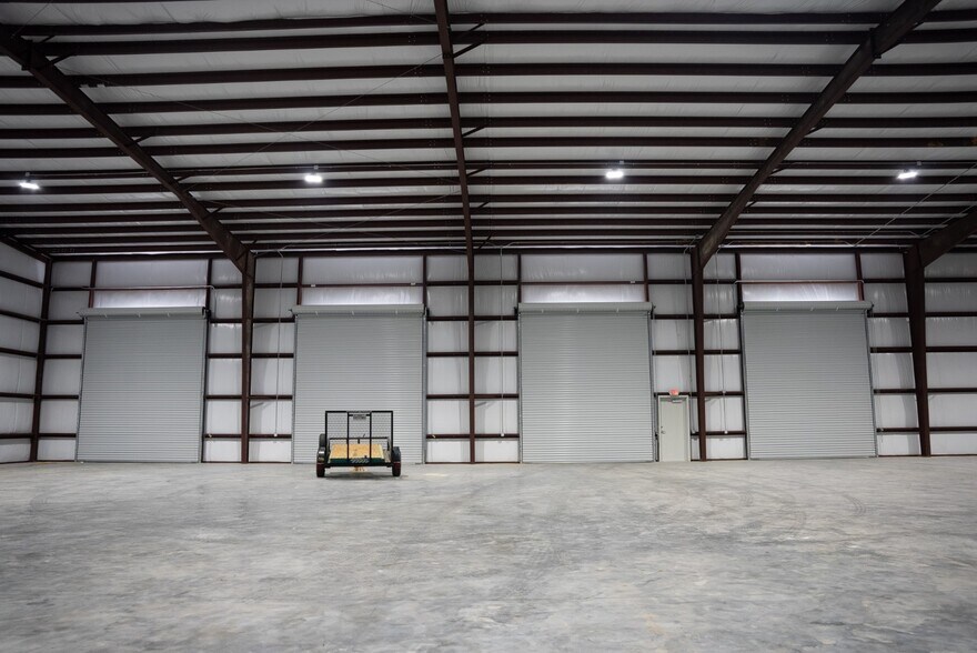 More Photos Of 8850 Industrial Pky, Beaumont Warehouse For Lease
