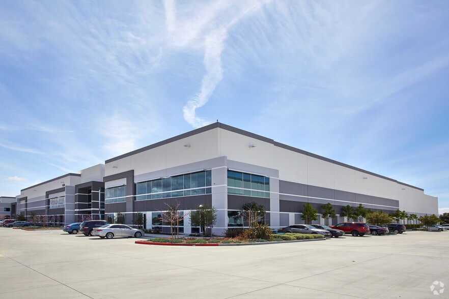 More Photos Of 4600 Conant St, Long Beach Warehouse For Lease