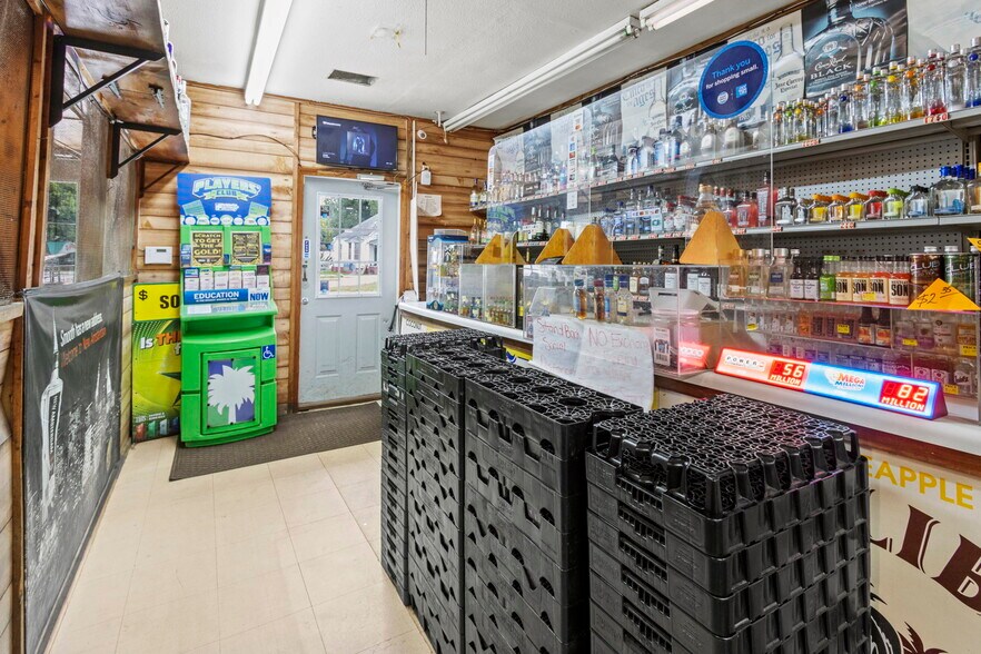 More Photos Of 916 Howard St, Spartanburg Freestanding For Sale