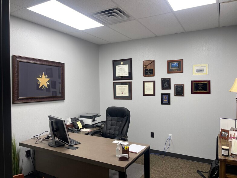 More Photos Of 168 Col Etheredge Blvd, Huntsville Flex For Lease