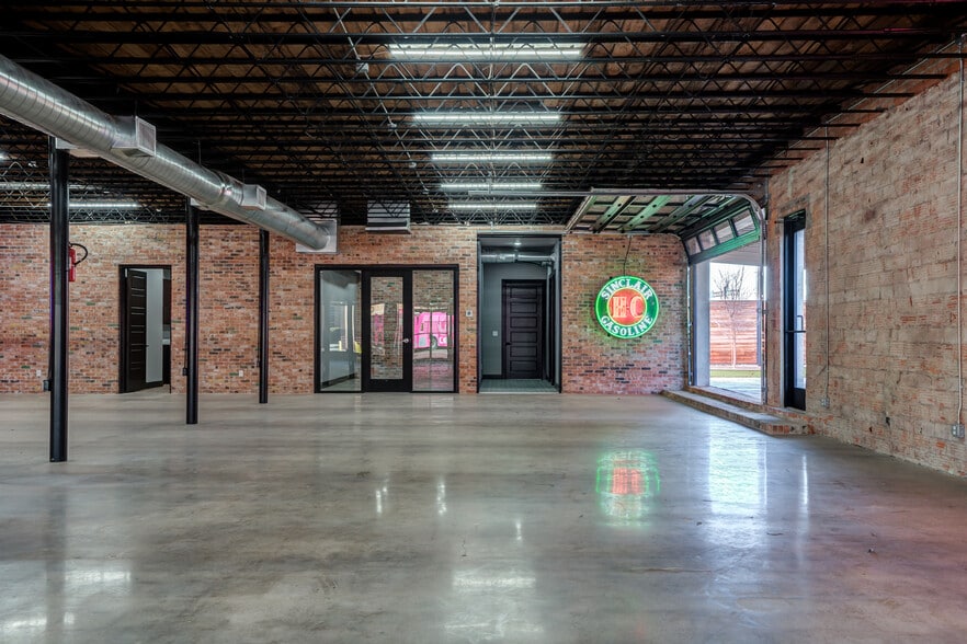 More Photos Of 1213 Crickets Ave, Lubbock Storefront For Sale
