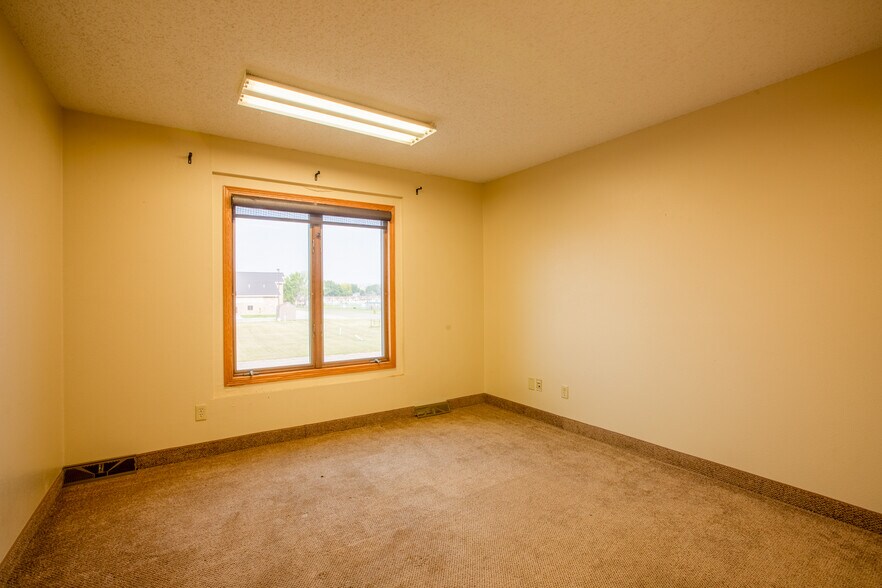 More Photos Of 1411 W Dakota Pkwy, Williston Office For Lease