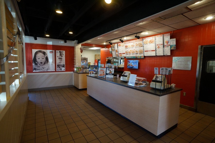 More Photos Of 5705 S Cedar St, Lansing Fast Food For Sale