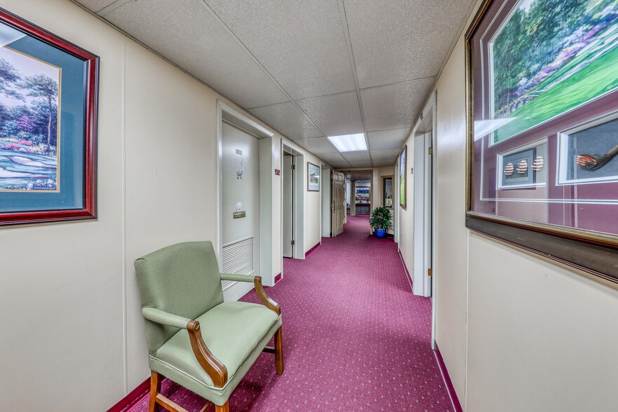 More Photos Of 119 N Main St, Weatherford Office For Sale