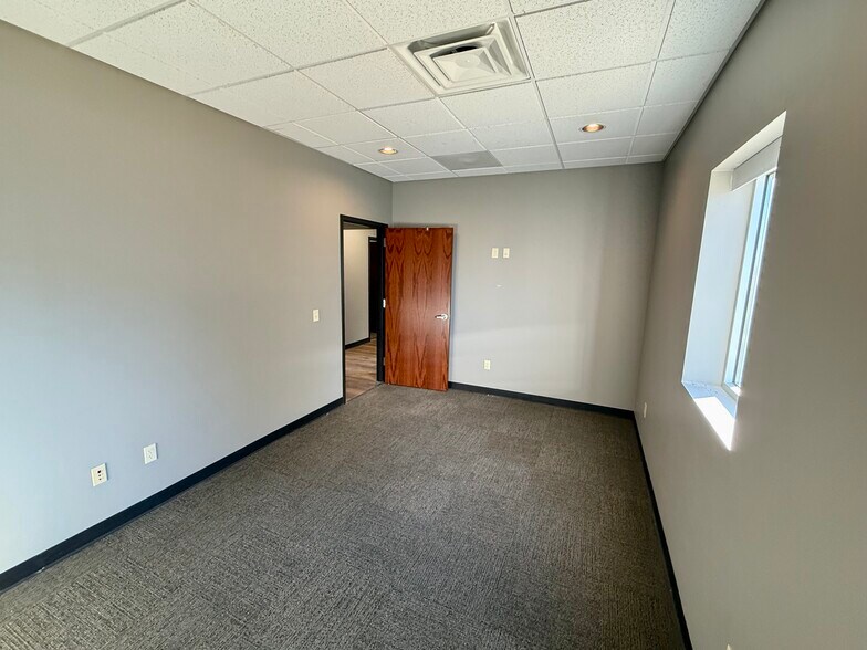 More Photos Of 1221 N Kelly Ave, Edmond General Retail For Lease