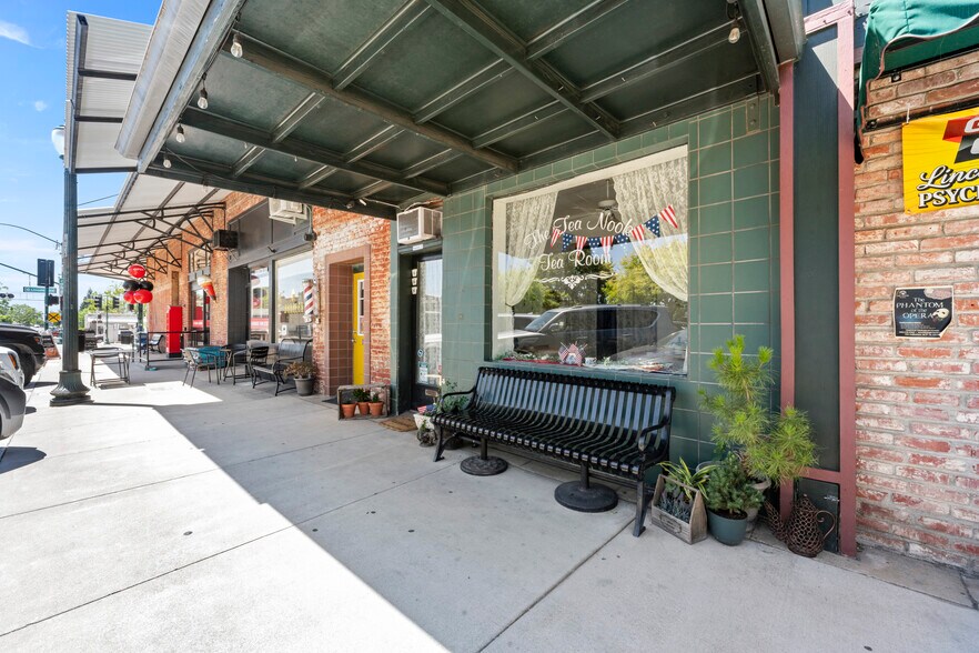 More Photos Of 505-678 Lincoln Blvd, Lincoln Storefront For Sale
