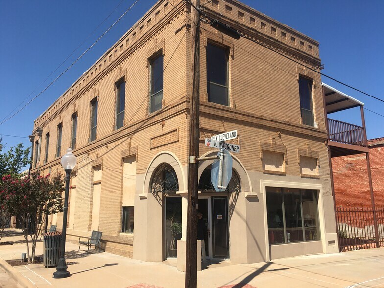 More Photos Of 101 N Waggoner St, Electra Flex For Sale