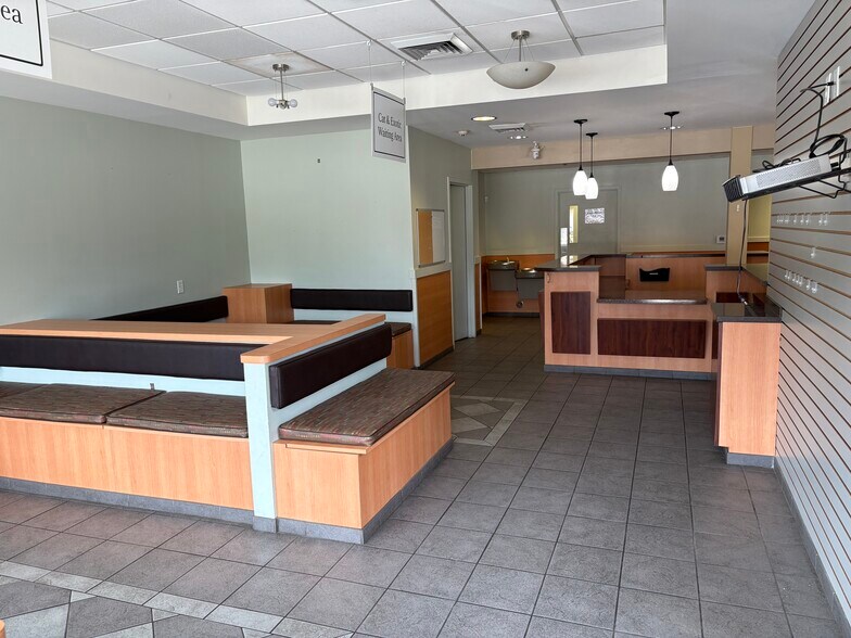 More Photos Of 5201 Virginia Beach Blvd, Virginia Beach Veterinarian Kennel For Lease