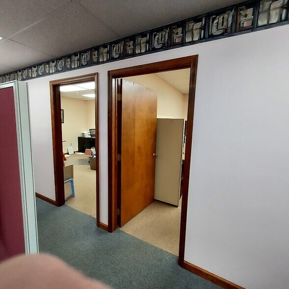 More Photos Of 335 Main St, Mcsherrystown Office For Lease