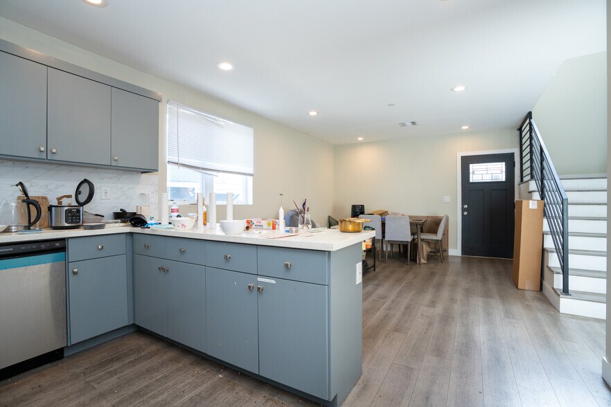 More Photos Of 1344 W 37th Pl, Los Angeles Apartments For Sale