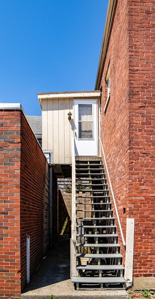 More Photos Of 272 Sawyer St, New Bedford Apartments For Sale