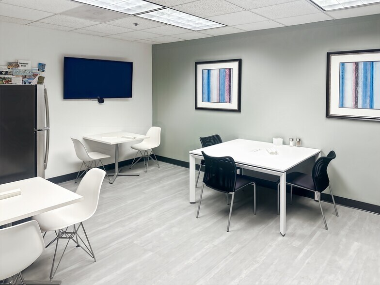 More Photos Of 780 Lynnhaven Pky, Virginia Beach Coworking Space