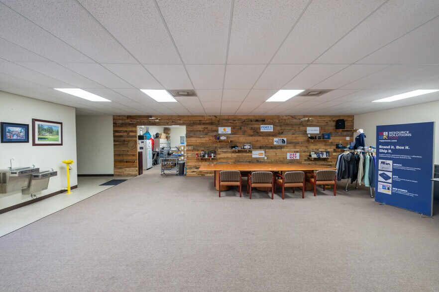 More Photos Of 3028 Mercury Rd, Jacksonville Warehouse For Lease