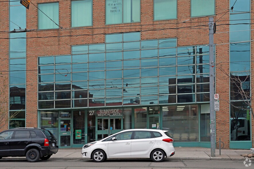 More Photos Of 27 Roncesvalles Ave, Toronto Medical For Lease