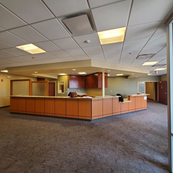 More Photos Of 1710-1784 W Golf Rd, Mount Prospect Restaurant For Lease