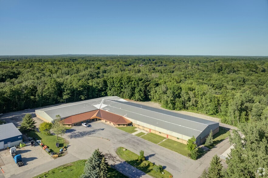 More Photos Of 10505 Plaza Dr, Whitmore Lake Manufacturing For Lease